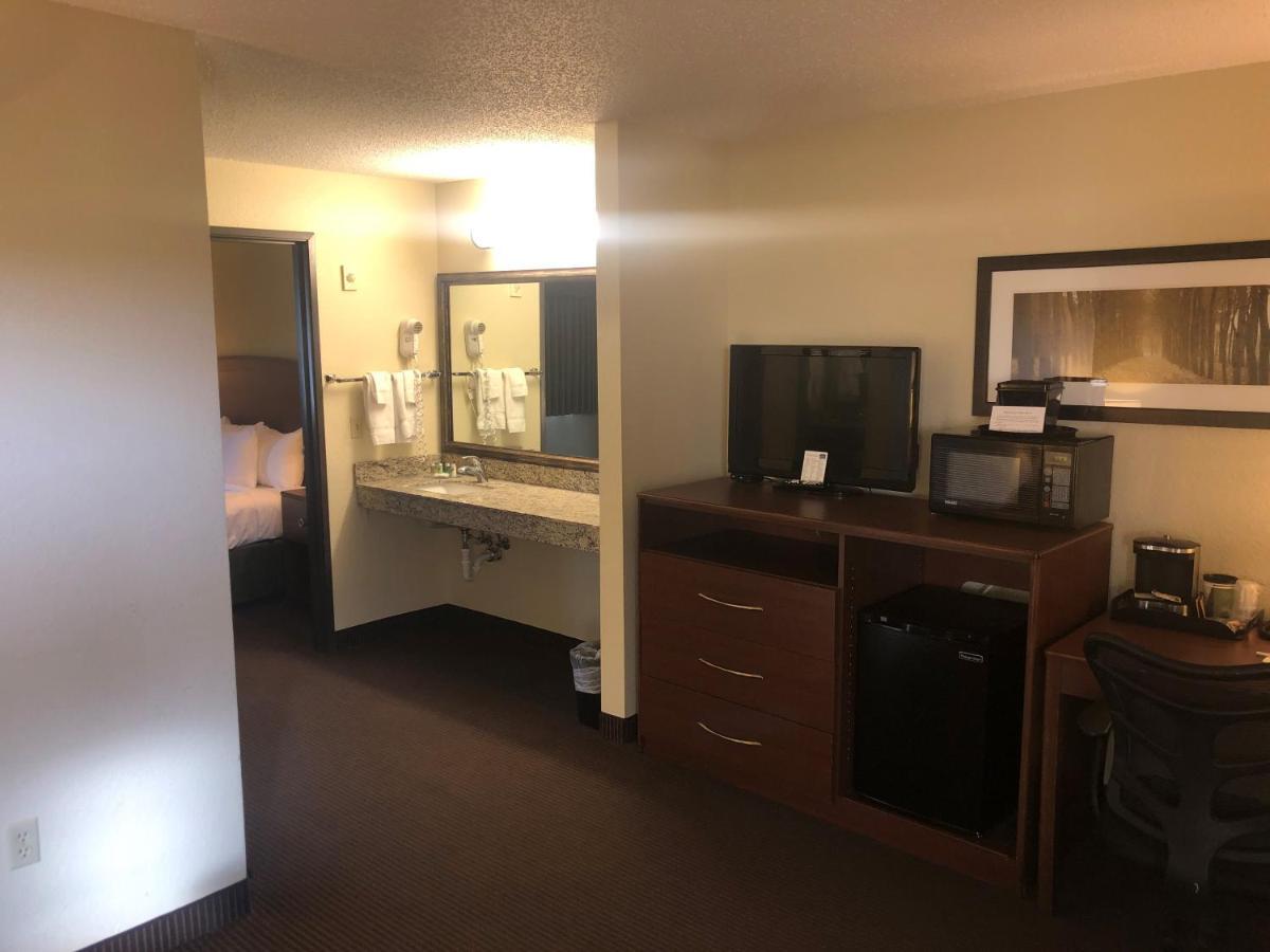 Cobblestone Hotel & Suites - Wisconsin Rapids Zewnętrze zdjęcie